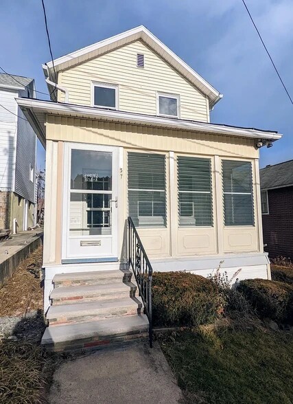 Building Photo - 37 Hurbane St