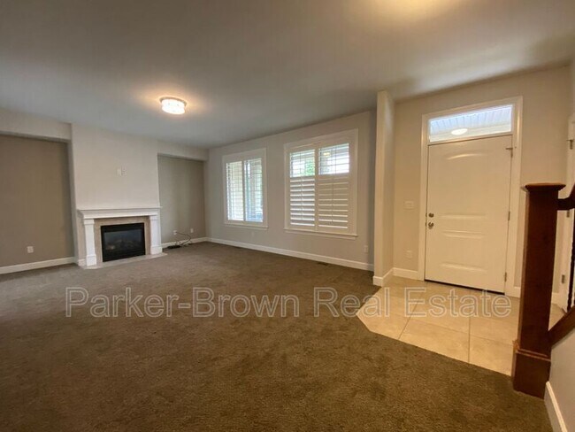 Building Photo - 5561 W Pkwy W