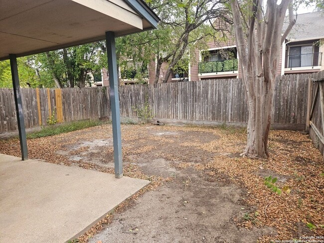 Building Photo - Gated Community Near Medical Center