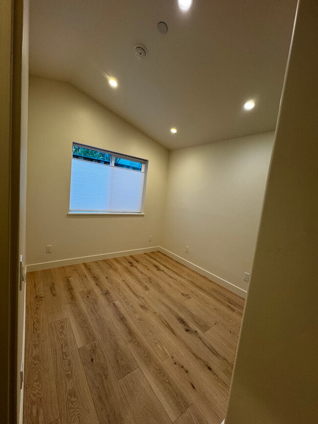 Building Photo - 1725 Spur Ridge Ln