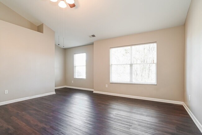 Building Photo - 3011 Saphire Ln