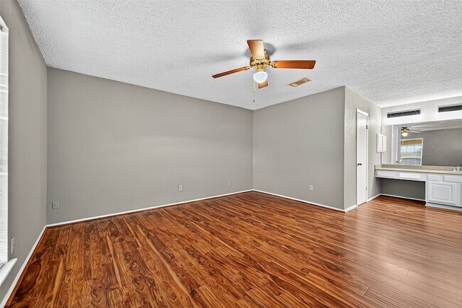 Building Photo - 16355 Sierra Grande Dr