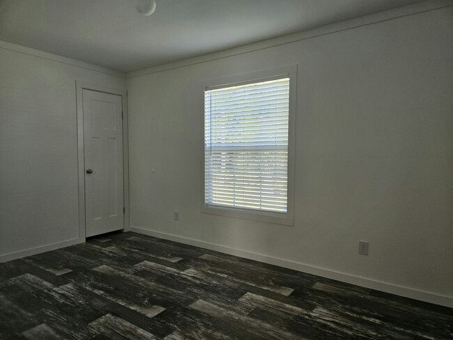 Building Photo - 6620 Hidden Oaks Dr