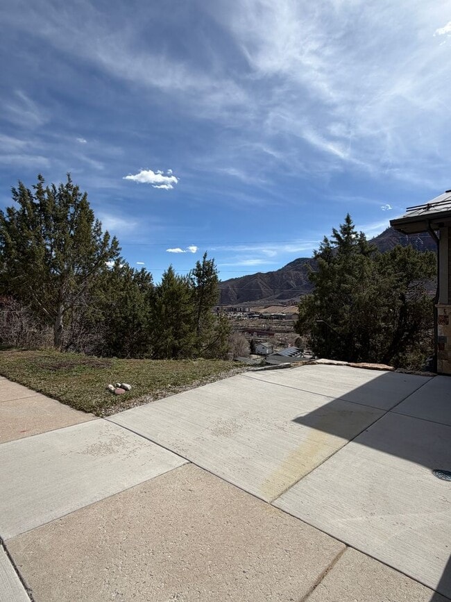 Building Photo - 1 Bedroom 1 Bath West Glenwood Apartment for Rent