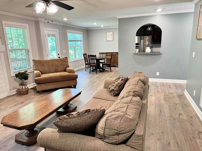 Building Photo - 1057 Brightwood Ct