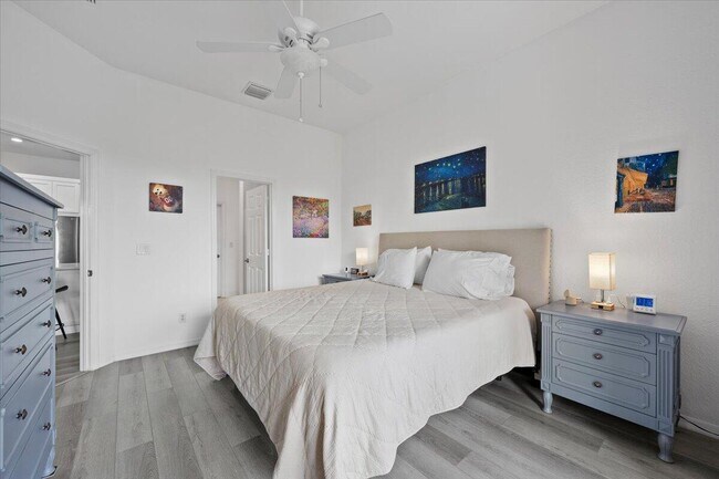 Building Photo - 4986 Bonsai Cir