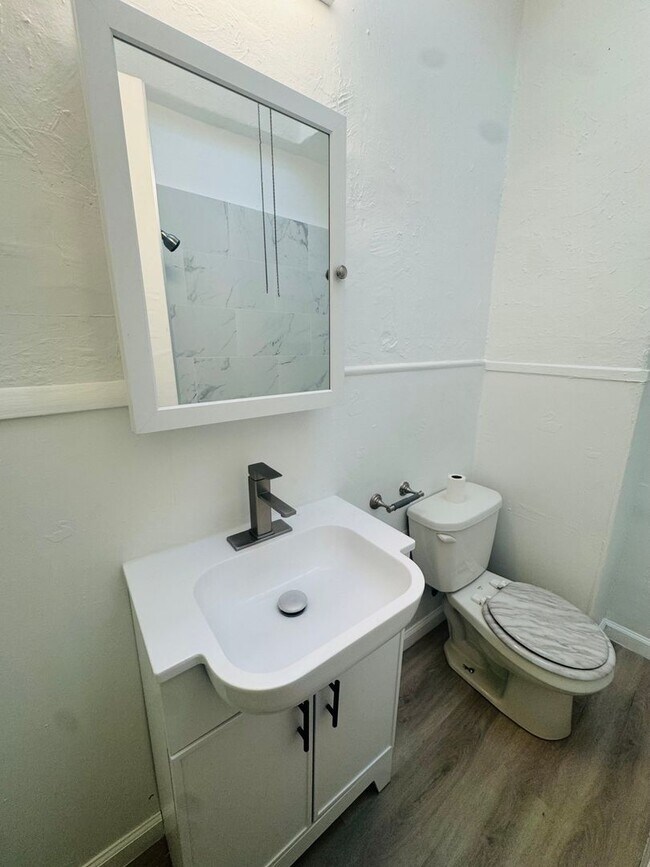 Building Photo - Refreshed 3bd/1bth House with Rear yard!! SECTION 8 ONLY!!