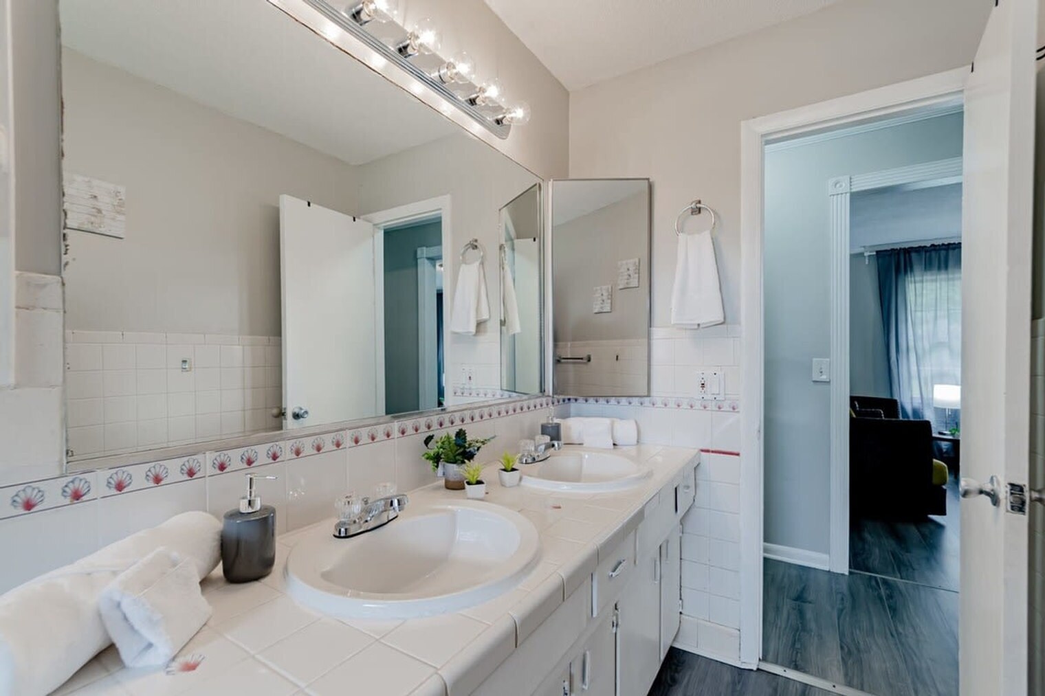 Building Photo - 7418 Sunview Dr