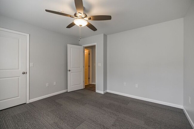 Building Photo - 1035 Barnett Shoals Rd