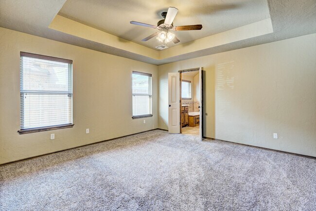 Building Photo - 1713 Pinewood Dr