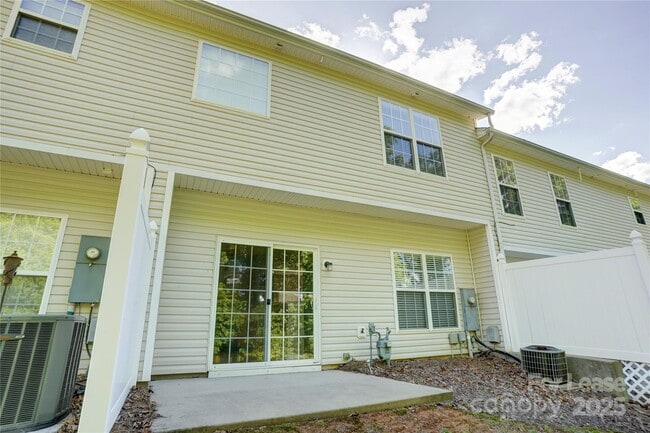 Building Photo - 12411 Stratfield Pl Cir