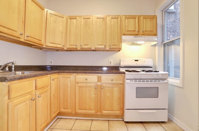 Building Photo - 273 Webster Ave