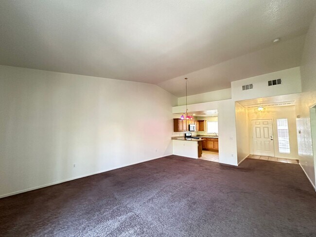 Building Photo - Silver Pines