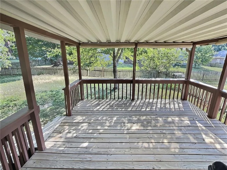 Building Photo - 1121 NE Ridgeview Dr