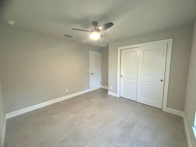 Building Photo - Modern 3 Bed, 2 Bath Home with Stylish Upg...