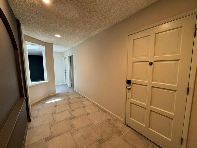 Building Photo - 2439 Sharon Oaks Dr
