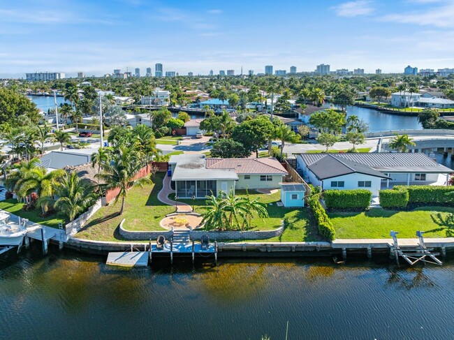 Building Photo - 1001 SE 5th Ave