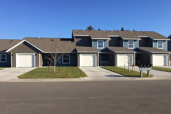 Building Photo - River Pointe Townhomes