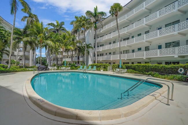 Building Photo - 2850 S Ocean Blvd