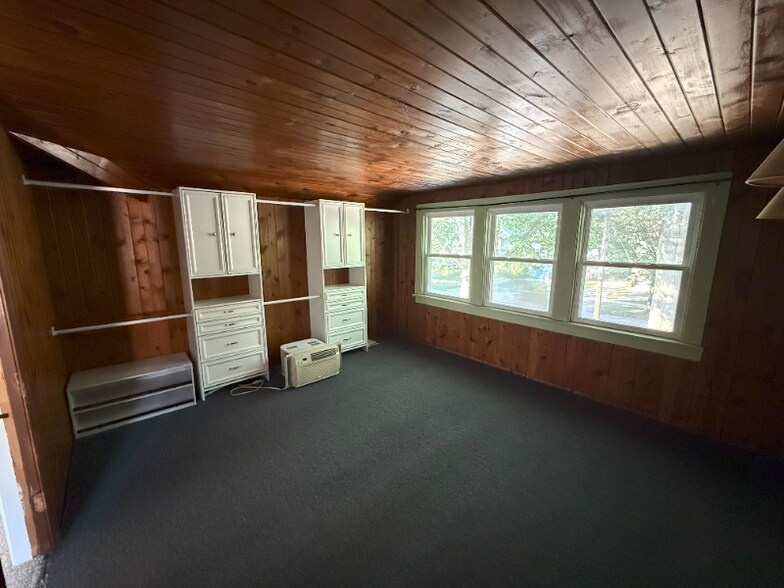 Building Photo - 3347 W 131st St