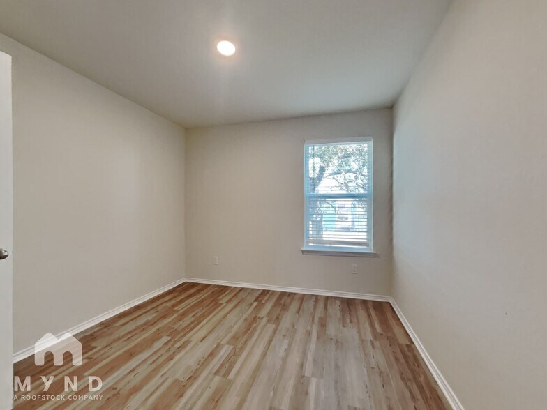 Building Photo - 13725 Crossbow Rdg