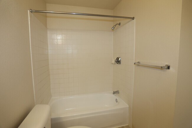 Building Photo - Kapolei - Aeloa Terrace - renovated ground...