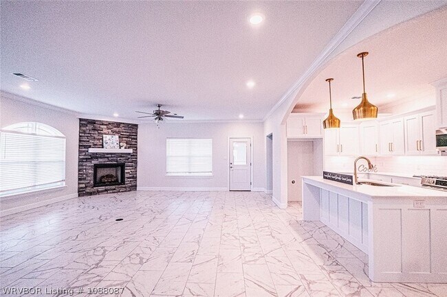 Building Photo - 9023 Mayswood Pl