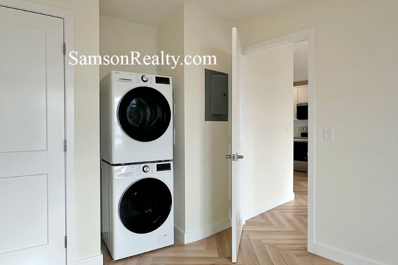 Building Photo - 381 Wickenden St