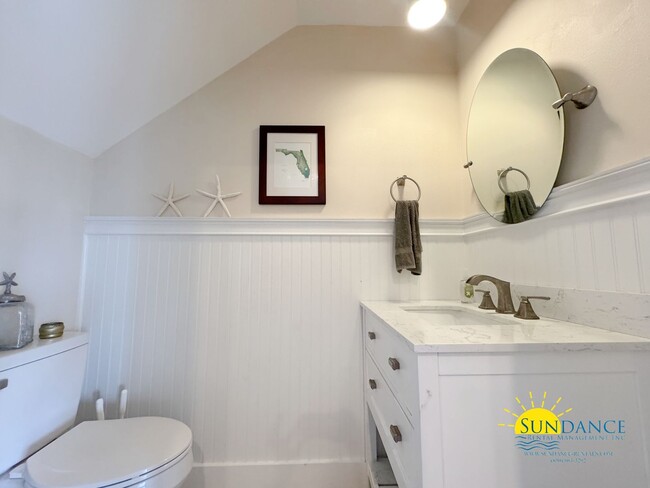 Building Photo - Stunning Waterfront 2BR/2.5BA Townhome wit...