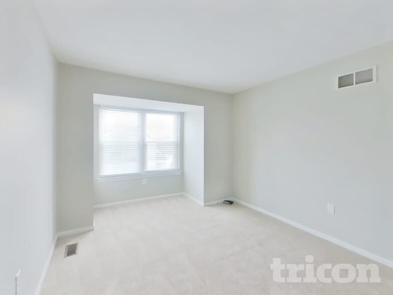 Building Photo - 137 Harvard Dr