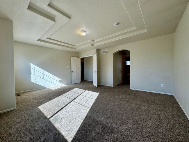 Building Photo - 3 Bedroom Home With Plenty of Space! Avail...