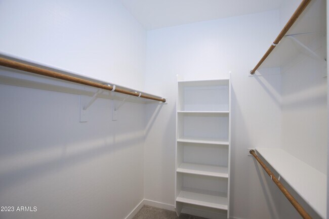Building Photo - 2540 W Sunland Ave