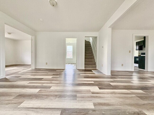 Building Photo - 2117 Bertrand St