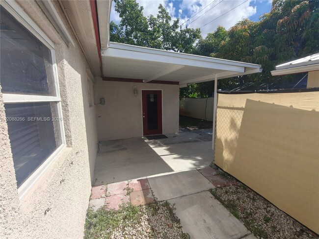 Building Photo - 801 N 70th Ave