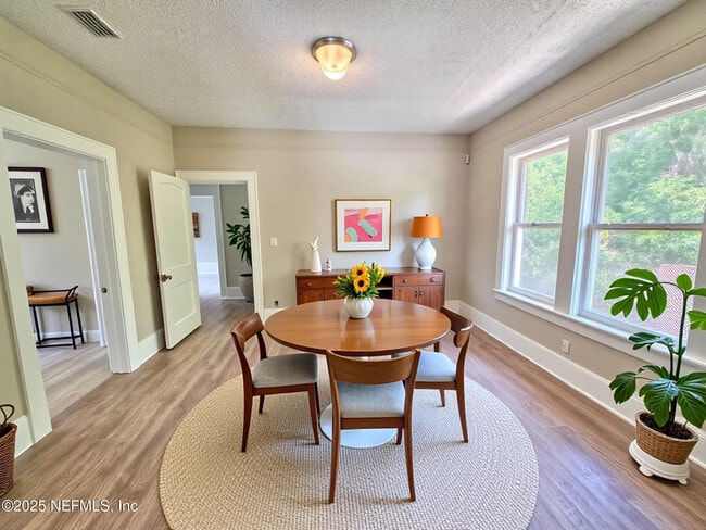 Building Photo - 213 W 24th St