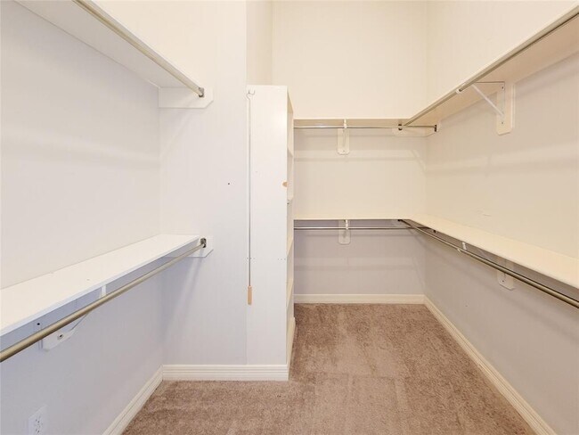 Building Photo - 3218 Vanity Dr