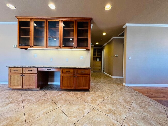 Building Photo - 227 N Aladdin Dr