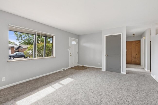 Building Photo - 2853 15th Ave Ct