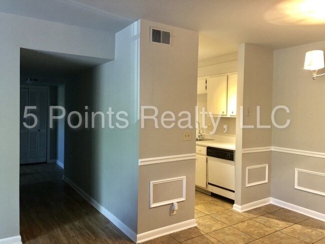 Building Photo - 420 Walton Ln