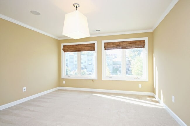 Building Photo - Spacious Downtown Home Convenient to UVA Medical Center