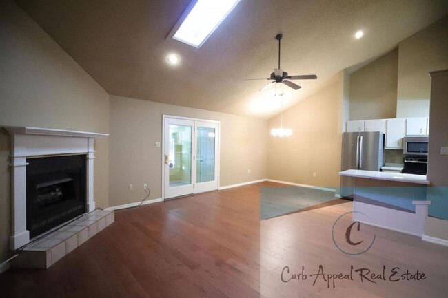 Building Photo - 2725-C Greenbriar Drive