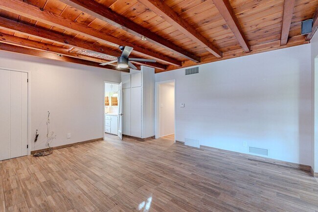 Building Photo - 1148 E Seneca St