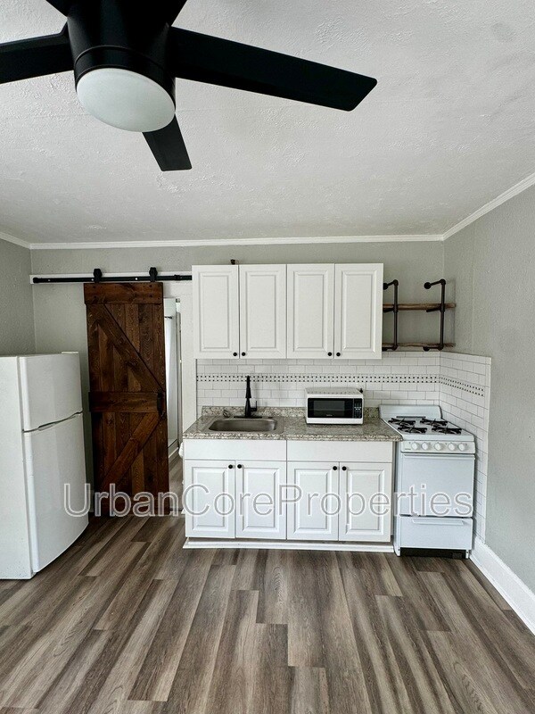 Building Photo - 236 10th Ave NE