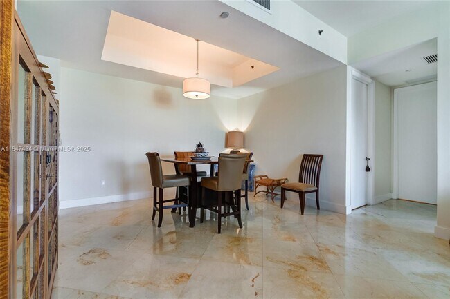 Building Photo - 15901 Collins Ave