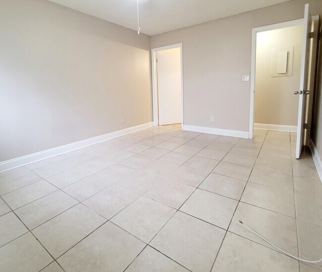 Building Photo - 3421 NW 44th St