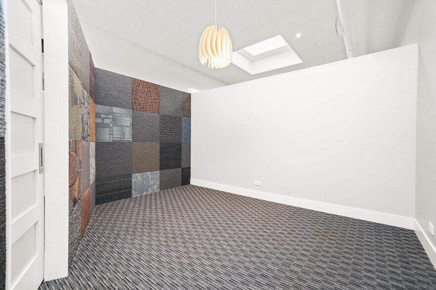 Building Photo - 300 N Ogden Ave