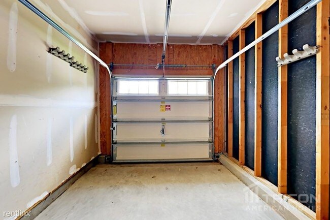 Building Photo - 956 Willow Creek Dr