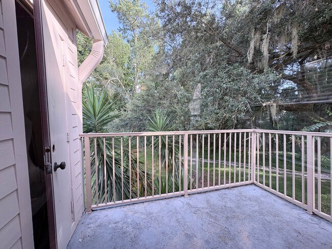 Building Photo - 690 Roaring Dr