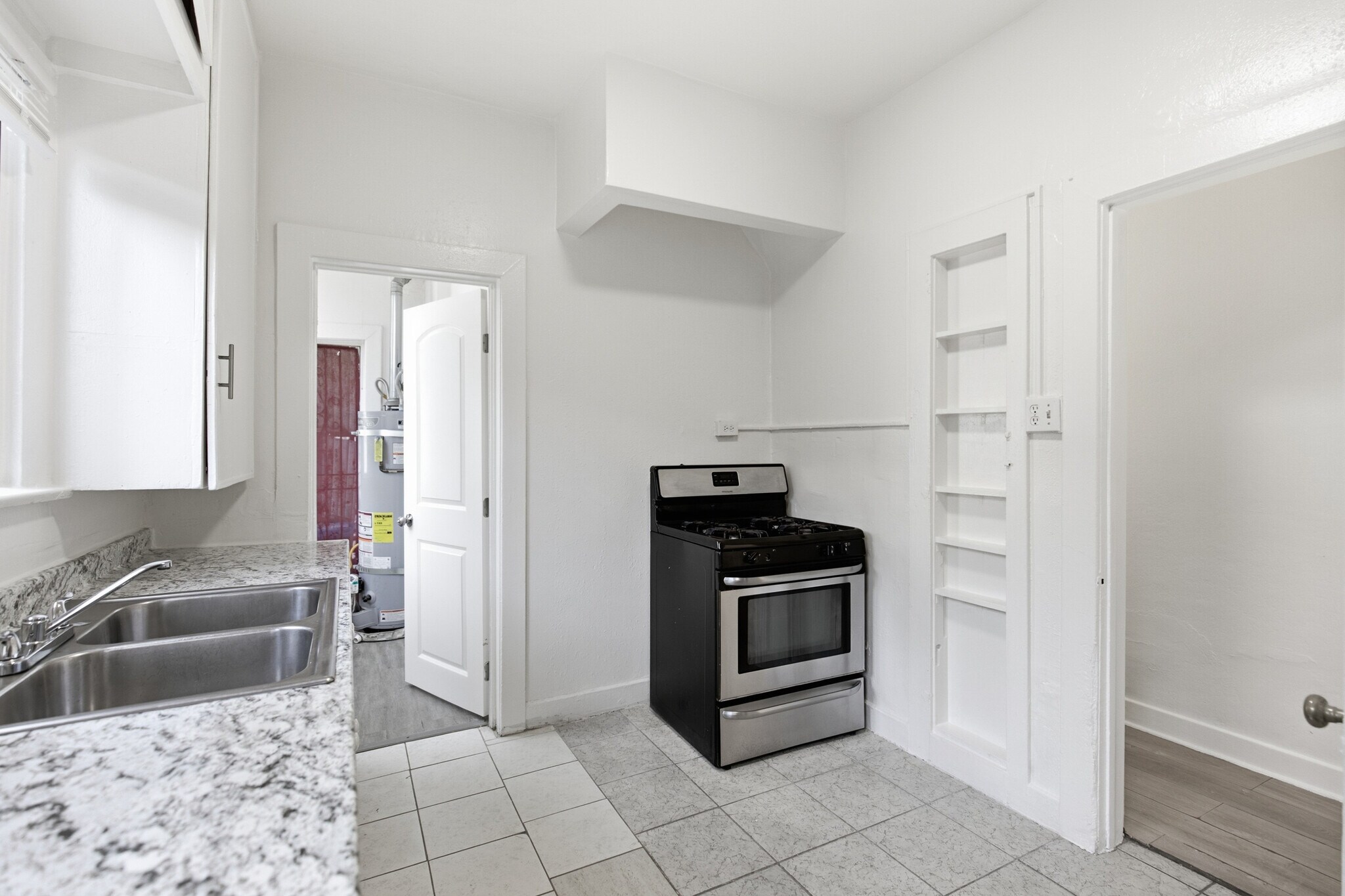 Building Photo - 1526 E 52nd St