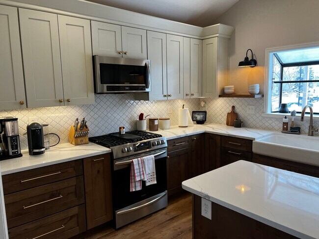 Building Photo - 4215 Cromwell Ct